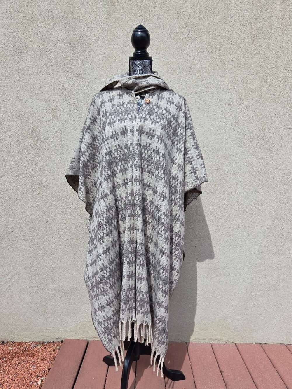 Womens Tan and Gray Wool/Poly Geometric Design Cape/Poncho